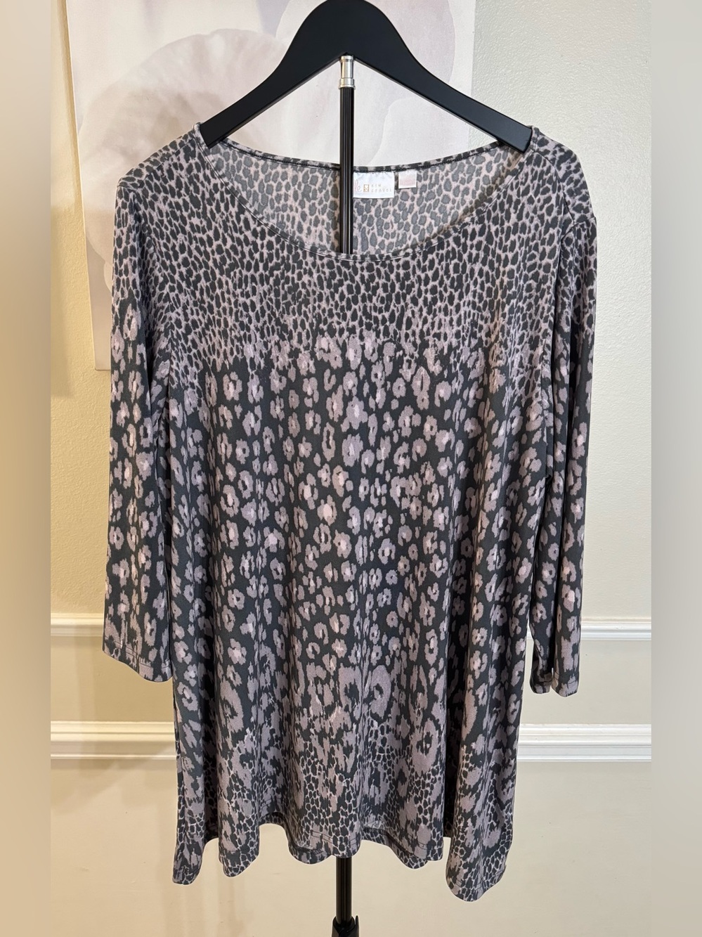 Belle by Kim Gravel Hi-Low Animal Print Knit Top! Size 1X.